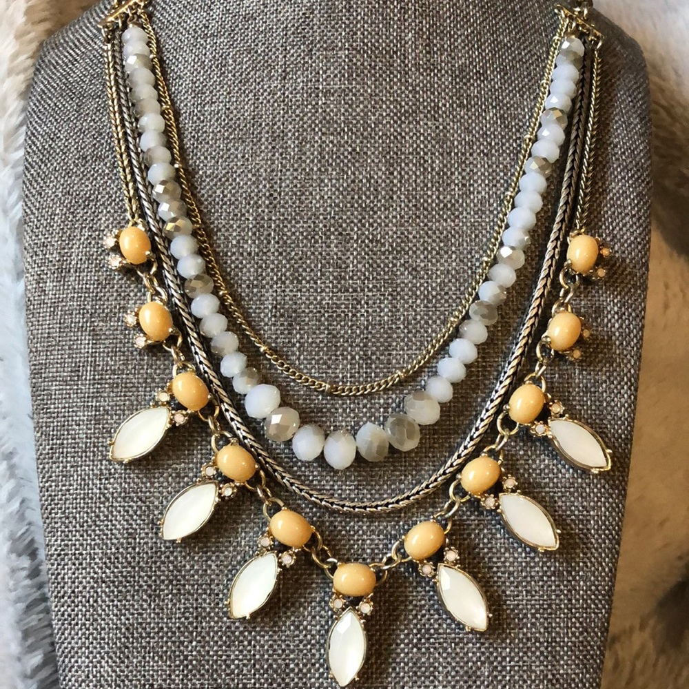 Loft necklace with Art Deco vibes glass beads